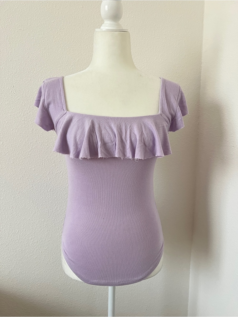 💜 Free People Lavender Ribbed Ruffle Top💜 - Picture 1 of 4